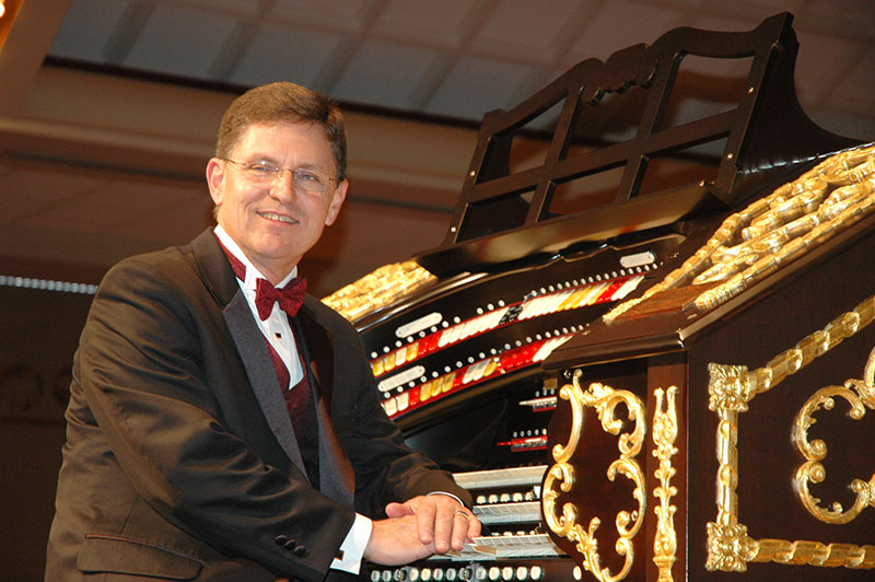 Organist Ron Rhode