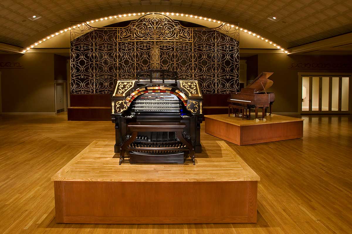 The Albee Wurlitzer Organ in Cincinnati Music Hall, 2009