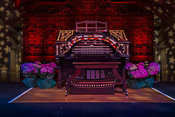 The Albee Mighty Wurlitzer Organ, ready for a performance in Cincinnati Music Hall's Ballroom
