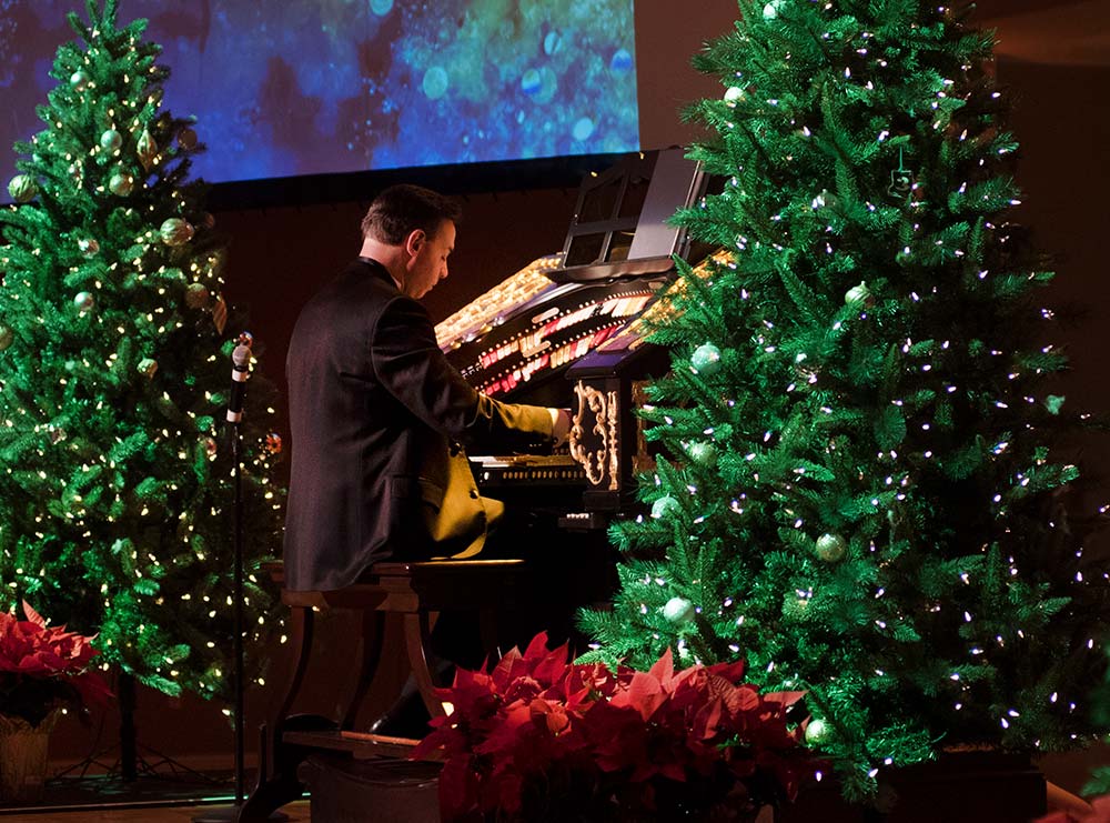 Jelani Eddington, organist, Happy Holidays with the Mighty Wurlitzer 2019, Cincinnati Music Hall