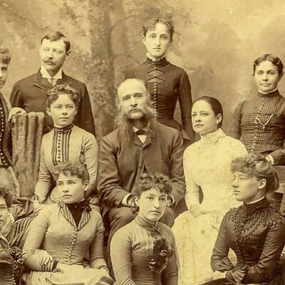 Featured image showing Professor Preston Powers, center, Women Students in Sculpture Class at School of Fine Arts, Denver University, Courtesy Special Collections and Archives, University of Denver.