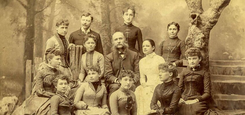 Featured image showing Professor Preston Powers, center, Women Students in Sculpture Class at School of Fine Arts, Denver University, Courtesy Special Collections and Archives, University of Denver.